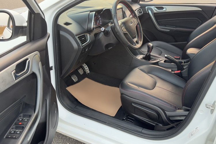 奇瑞 艾瑞泽5 2018款 1.5L 手动致敬青春版中控内饰7001