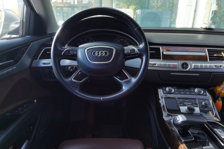 奥迪A8 2013款 A8L 45 TFSI quattro豪华型中控内饰13