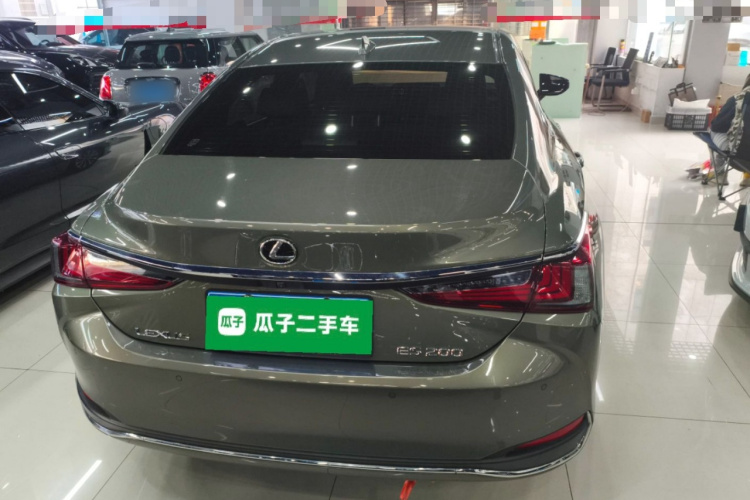 雷克萨斯ES 2021款 200 卓越版车身外观6