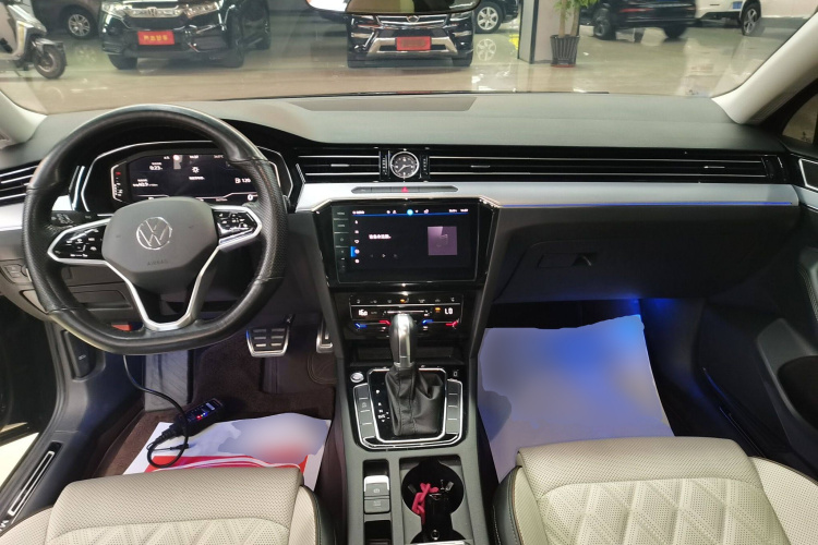 大众 迈腾 2023款 200万辆纪念版 330TSI DSG豪华型中控内饰7002