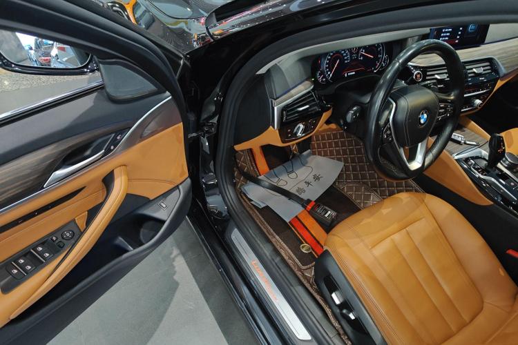 宝马5系 2018款 530Li xDrive 豪华套装中控内饰20
