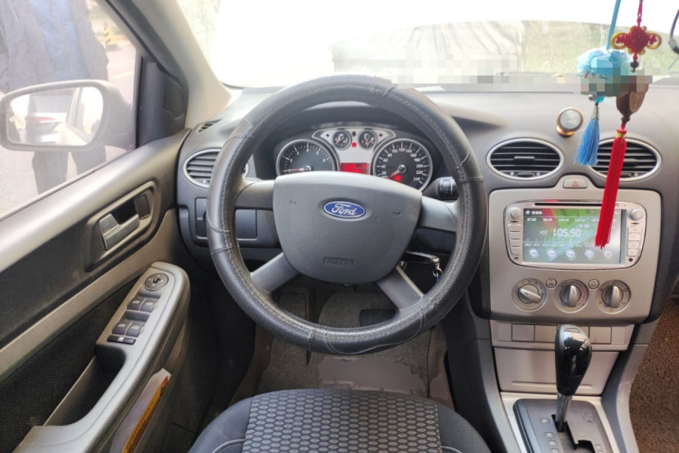 福特 福克斯 2013款 两厢经典 1.8L 自动基本型中控内饰13