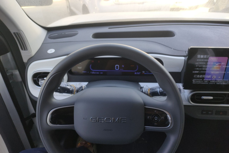 吉利银河 熊猫 2025款 210km 元气熊中控内饰13