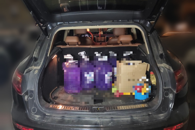 众泰SR9 2017款 2.0T 自动极致之光版中控内饰23