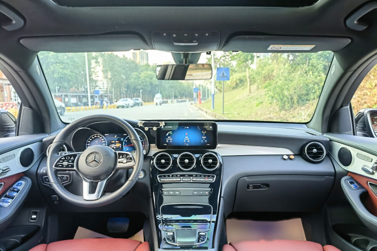 奔驰GLC轿跑 2022款 改款 GLC 260 4MATIC 轿跑SUV中控内饰7001