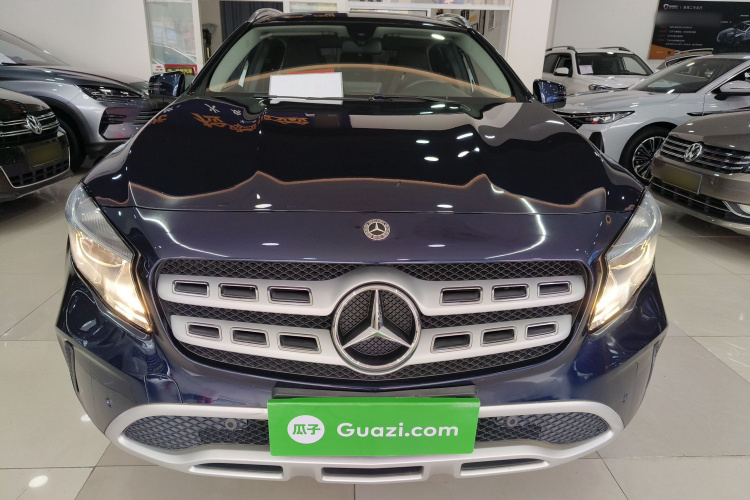 奔驰GLA 2018款 GLA 200 动感型车身外观2