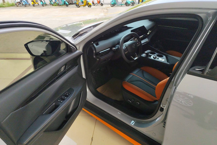 长安UNI-V 2024款 1.5T 尊贵运动型中控内饰7003