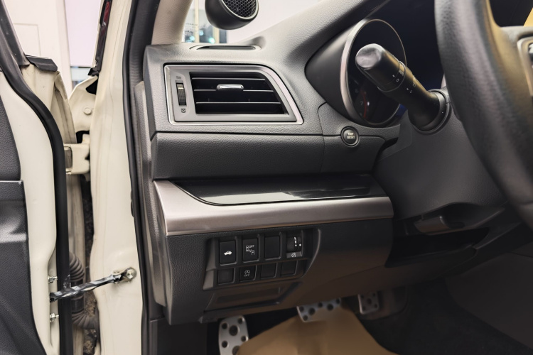 斯巴鲁 力狮 2016款 2.5i 全驱荣耀版中控内饰7011