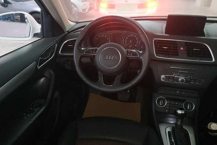 奥迪Q3 2018款 30周年年型 30 TFSI 时尚型中控内饰13