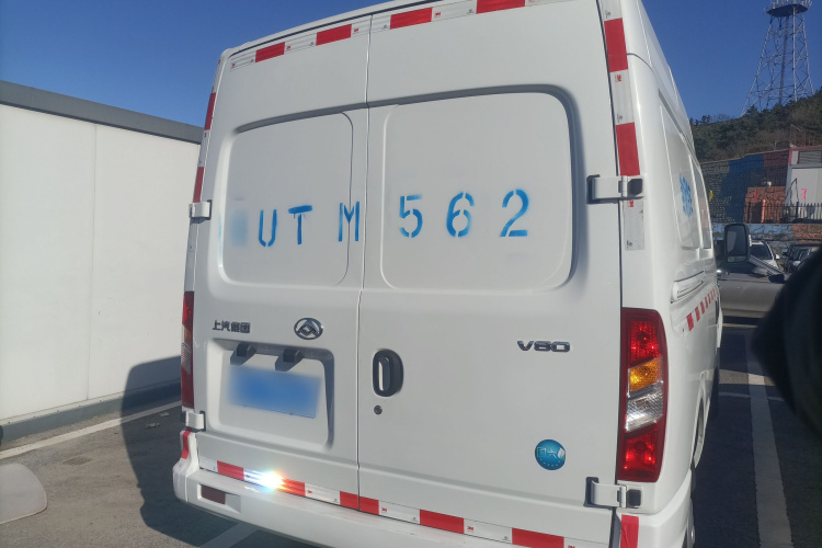 上汽大通MAXUS 新途V80 2021款 2.0T 手动经典城配王短轴中顶3座车身外观6