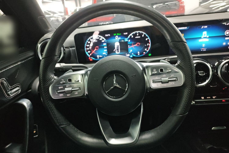 奔驰A级 2019款 改款 A 200 L 运动轿车中控内饰13