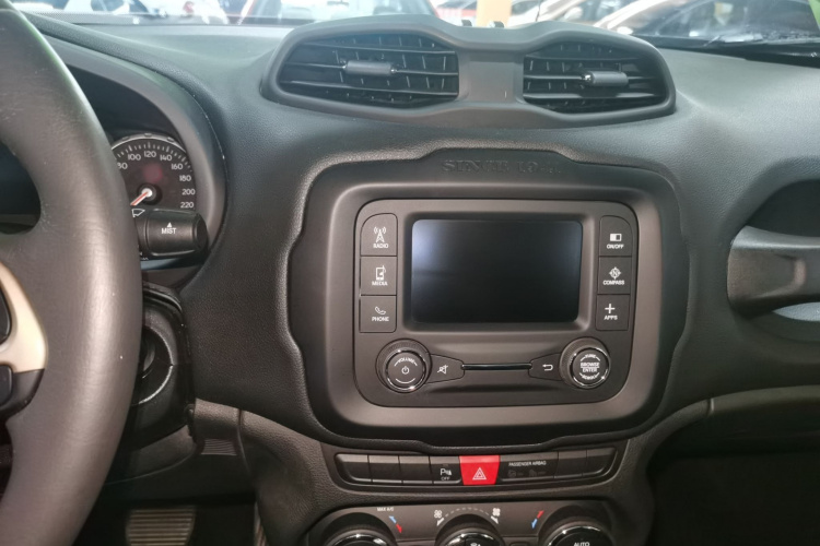 Jeep 自由侠 2017款  180T 自动劲能版局部细节16