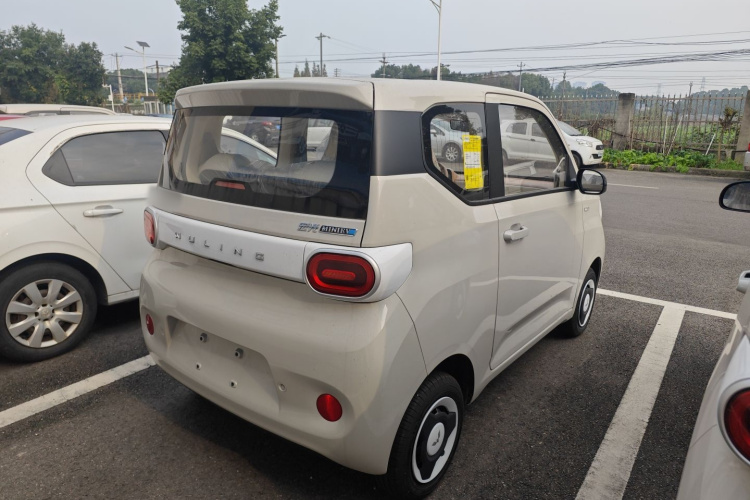 五菱汽车 宏光MINIEV 2024款 第三代 215km 青春版车身外观7