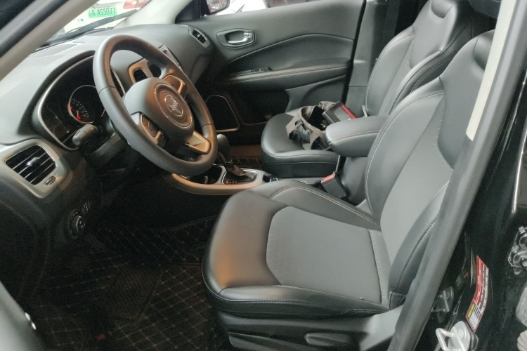 Jeep 指南者 2019款 220T 自动悦享版中控内饰19