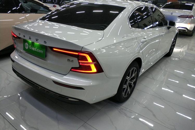 沃尔沃S60 2025款 B4 智逸豪华版车身外观6005