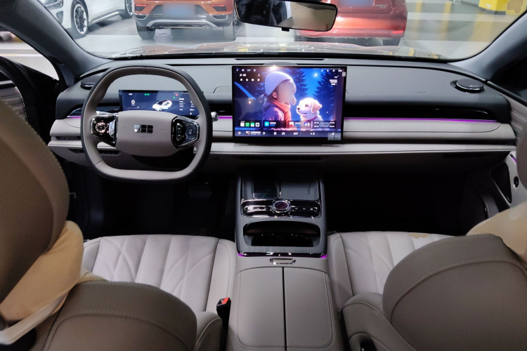 吉利银河 银河星耀8 2025款 130km EM-i 尊享版中控内饰12