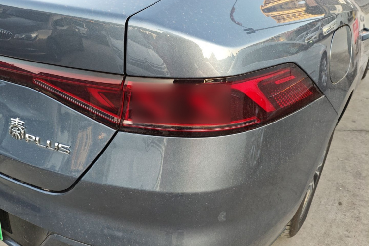 比亚迪 秦PLUS 2024款 荣耀版 EV 510KM领先型车身外观9