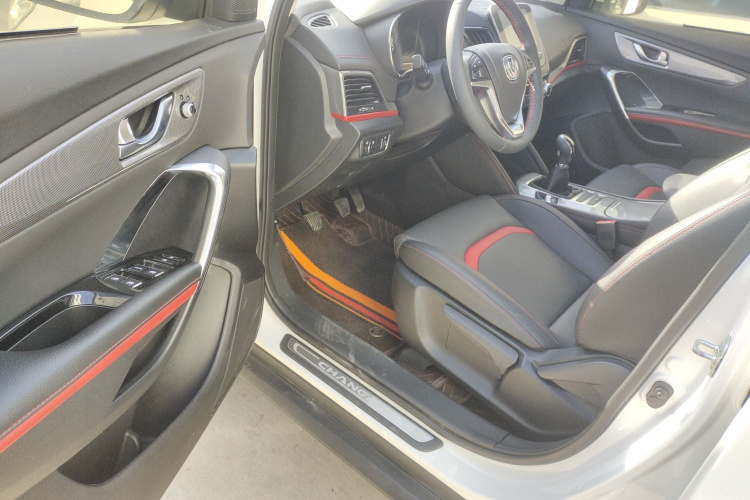 长安CS55 2018款 1.5T 手动炫色型 国V中控内饰20