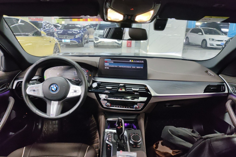 宝马5系新能源 2022款 改款二 535Le M运动套装中控内饰12