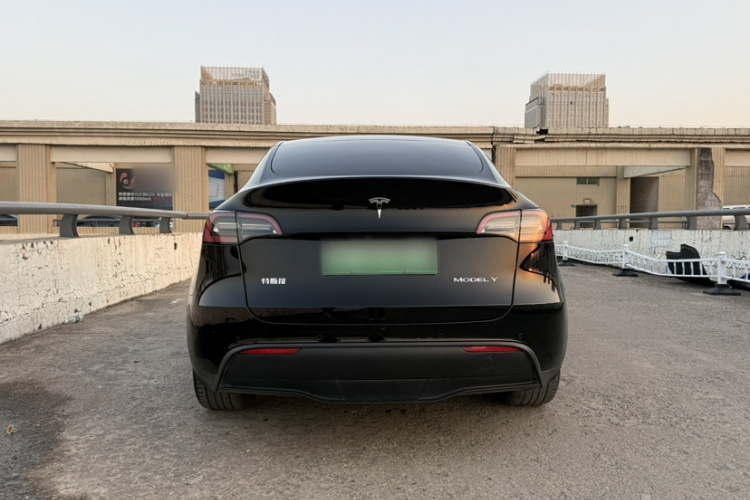 特斯拉 Model Y 2022款 改款 后轮驱动版车身外观6005