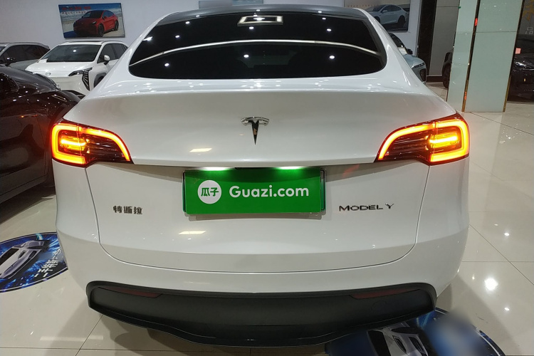 特斯拉 Model Y 2022款 改款 后轮驱动版车身外观6