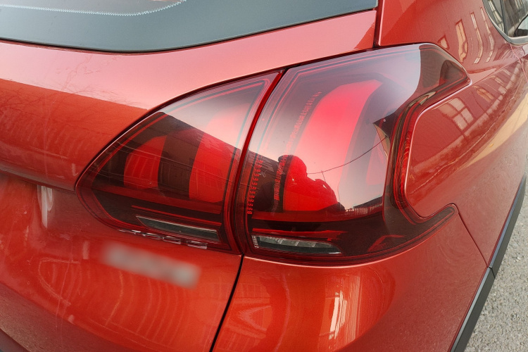 标致2008 2018款 1.6L 自动潮流版车身外观9