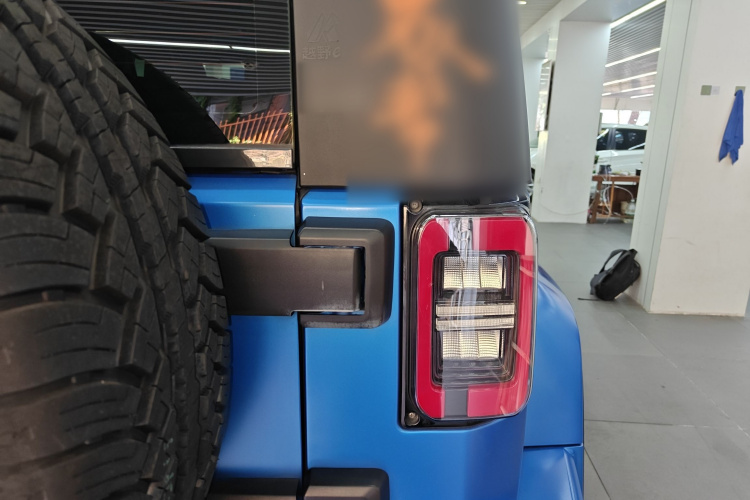 北京BJ40 2021款 2.0D 自动四驱刀锋英雄版侠客型车身外观9