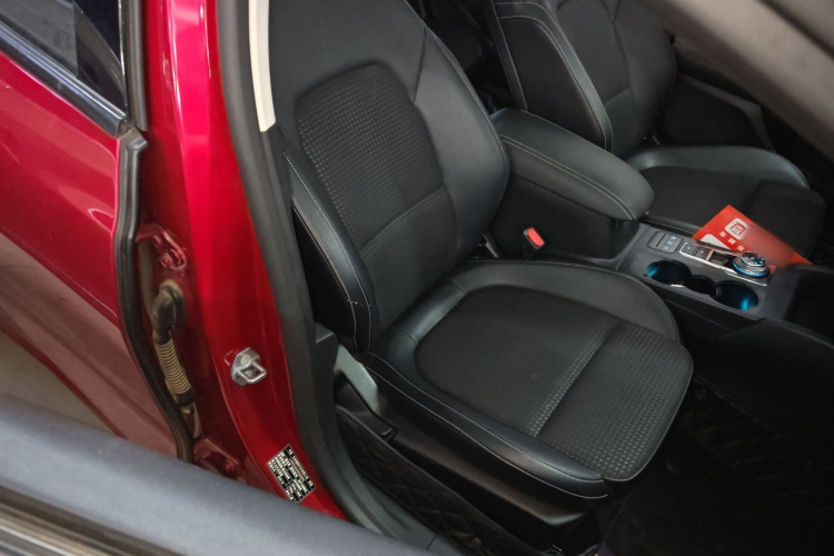 福特 福克斯 2020款 两厢 EcoBoost 180 自动锋潮型局部细节41