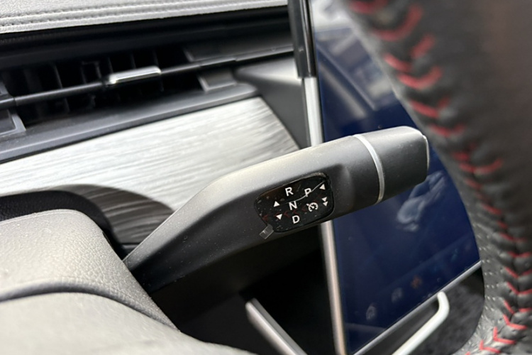 哪吒汽车 哪吒V 2022款 潮 400 Lite中控内饰7011