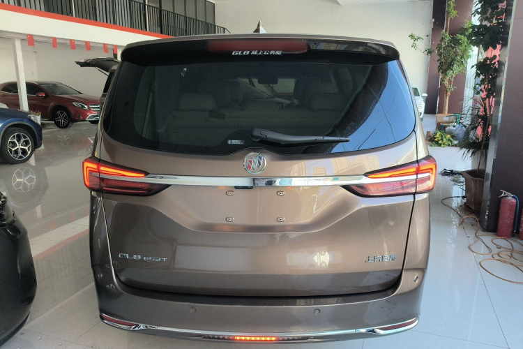 别克GL8 2021款 陆上公务舱 652T 尊贵型车身外观6004