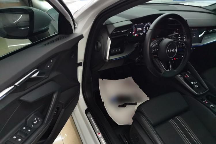 奥迪A3 2024款 A3L Limousine 35 TFSI 时尚运动型中控内饰20