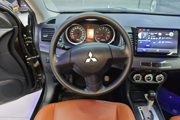 三菱 翼神 2013款 时尚版 1.8L CVT舒适型局部细节13