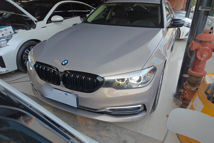 宝马5系 2018款 530Li 领先型 豪华套装车身外观6001
