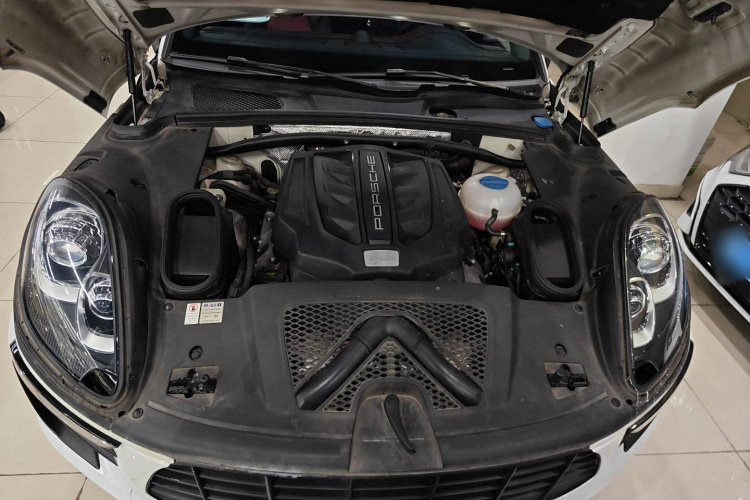 保时捷 2017款  Macan S 3.0T机舱底盘24