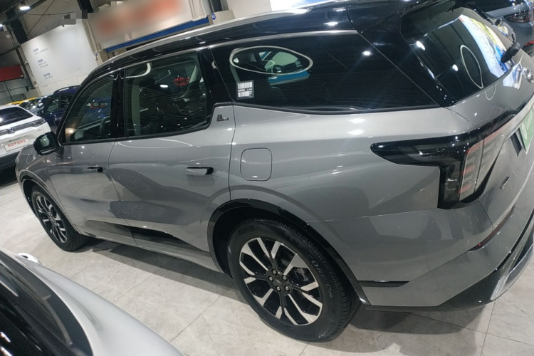 福特 2025款 锐界L 2.0T EcoBoost E混动四驱七座至尊型车身外观4