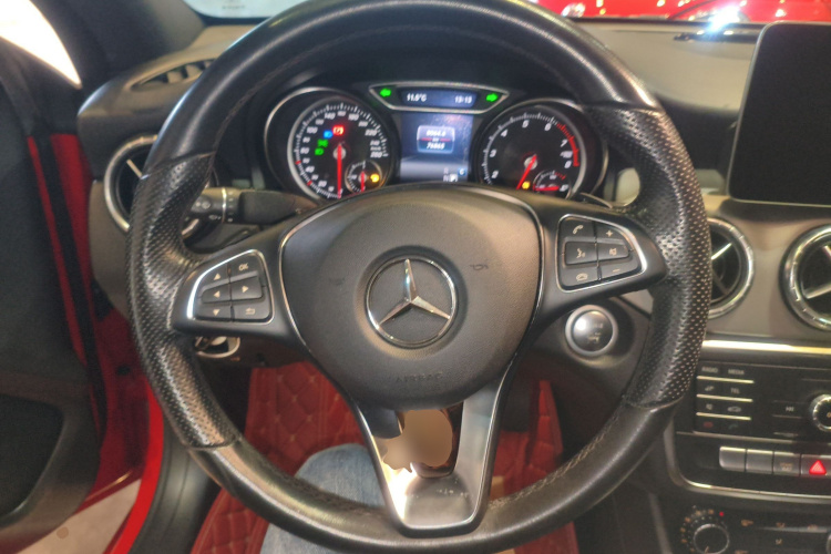 奔驰CLA 2019款 CLA 200 时尚型中控内饰13