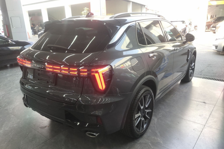 领克01 2023款 2.0TD 两驱型Pro车身外观7