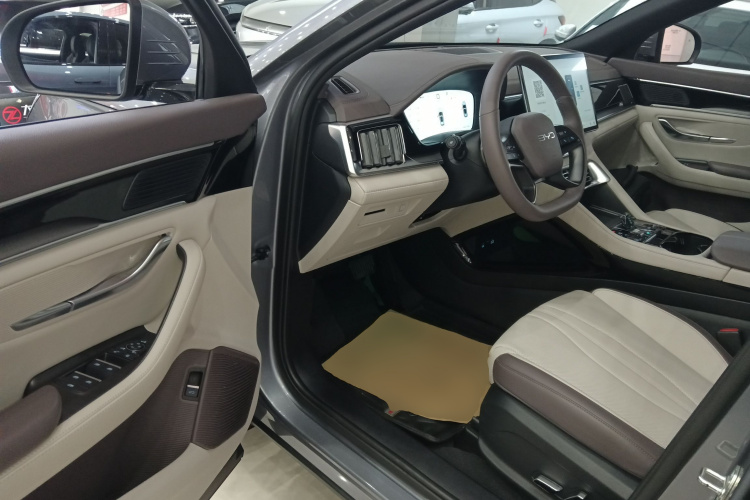 比亚迪 宋PLUS新能源 2025款 DM-i 智驾版 112KM 尊荣型中控内饰20