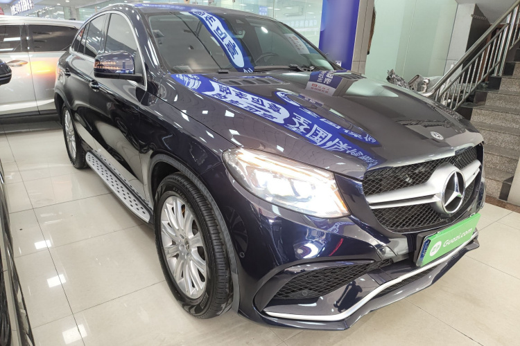 奔驰GLE轿跑 2017款 GLE 320 4MATIC 轿跑SUV车身外观3