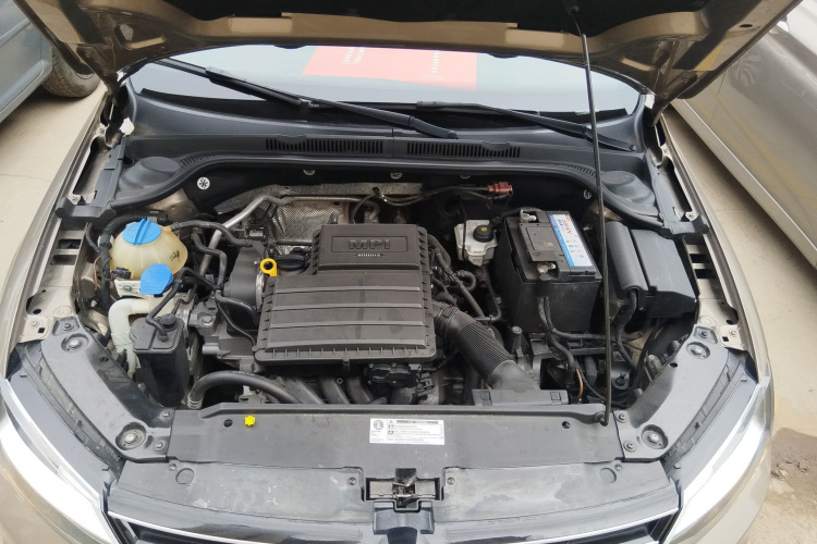 大众 速腾 2018款 1.6L 手动舒适型机舱底盘24