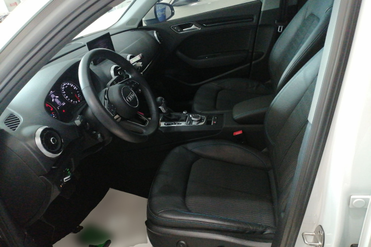 奥迪A3 2020款 Sportback 35 TFSI 时尚型 国VI中控内饰19