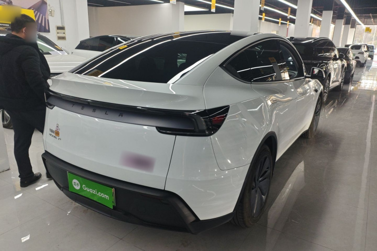 特斯拉 Model Y 2025款 长续航全轮驱动 首发版车身外观7
