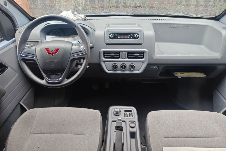 五菱汽车 五菱扬光 2024款 300KM 舒适型客车版 75kW中控内饰12