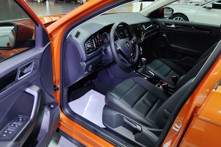 大众 T-ROC探歌 2019款 280TSI DSG两驱舒适型 国VI中控内饰20