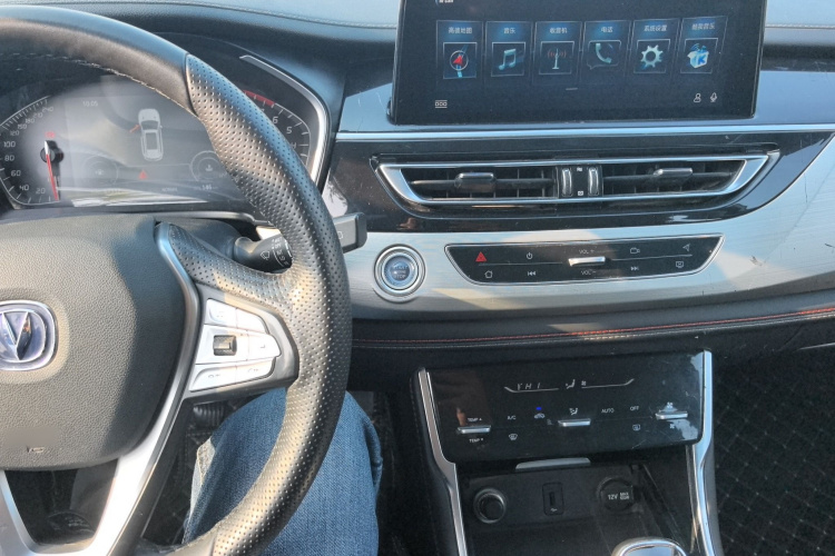 长安CS75 2018款 280T 手动精智型 国V中控内饰12