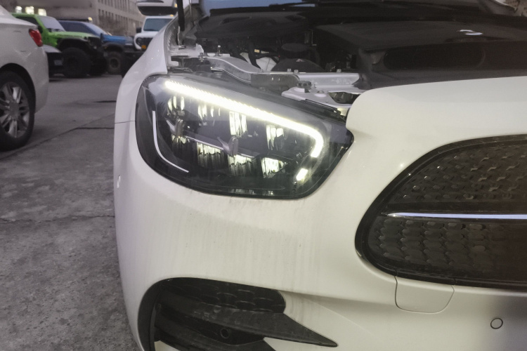 奔驰E级 2021款 E 260 L 运动型车身外观8