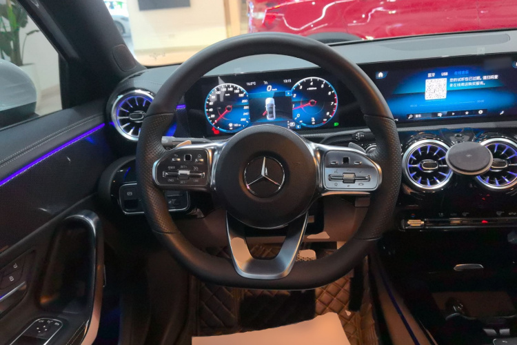 奔驰A级 2022款 改款二 A 200 L 运动轿车时尚型中控内饰13