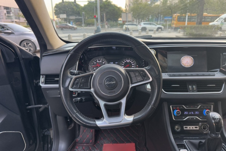 众泰T600 Coupe 2017款 1.5T 手动尊享型中控内饰7001