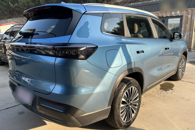 奇瑞 瑞虎8 PLUS C-DM 2025款 1.5T 116km 尊贵型 5座车身外观6005