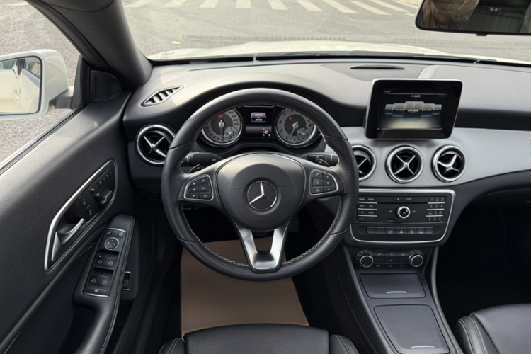 奔驰CLA 2016款 CLA 200 时尚型局部细节13